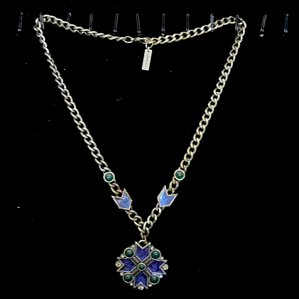 Unique and beautiful silver tone necklace by Jewelmint